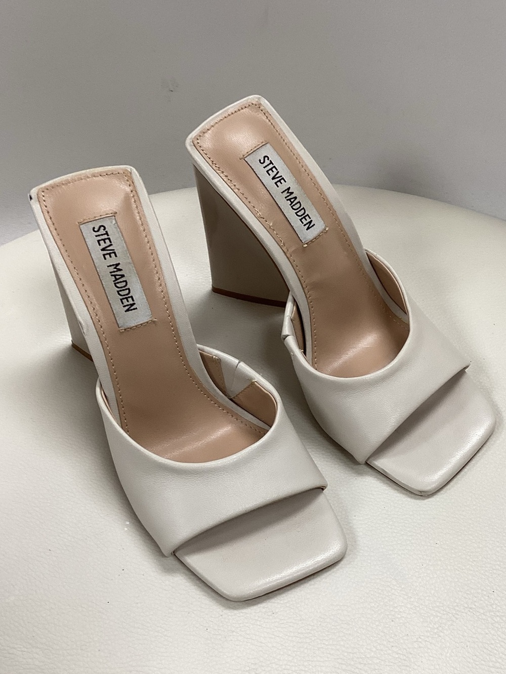 Steve Madden Twist White Square-Toe Mule Heels - Size 6